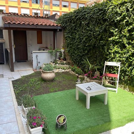 House With Private Garden Apartment โรม ภายนอก รูปภาพ