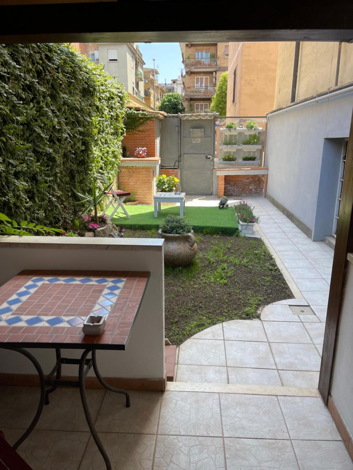 House With Private Garden Apartment โรม ภายนอก รูปภาพ
